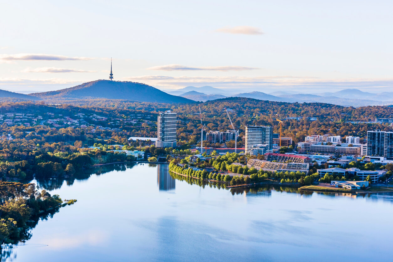 Canberra :  Canberra :