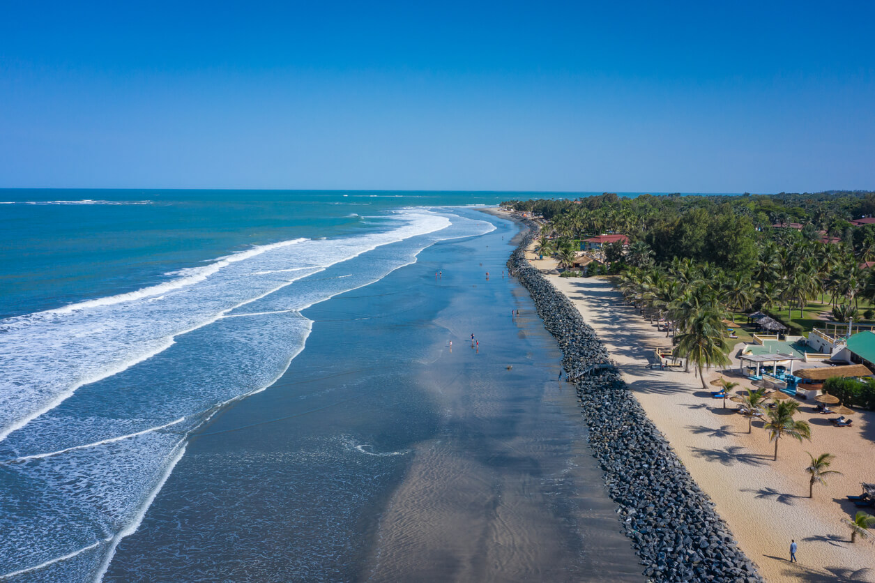 Gambia: Plage de Senegambia en Gambie Gambia: Plage de Senegambia en Gambie