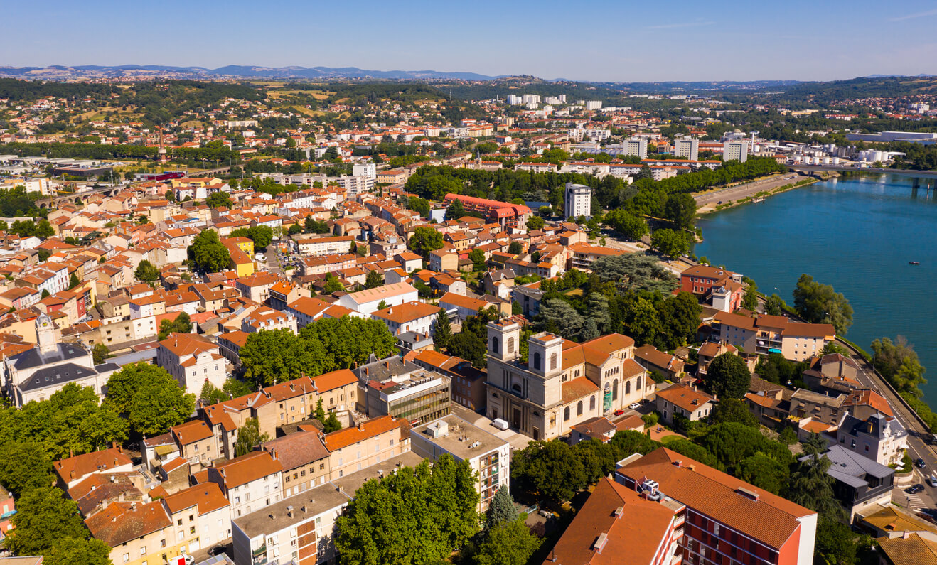 Lyonnais (in der Umgebung von Lyon): La ville de Givors, dans l'aire métropolitaine de Lyon Lyonnais (in der Umgebung von Lyon): La ville de Givors, dans l'aire métropolitaine de Lyon