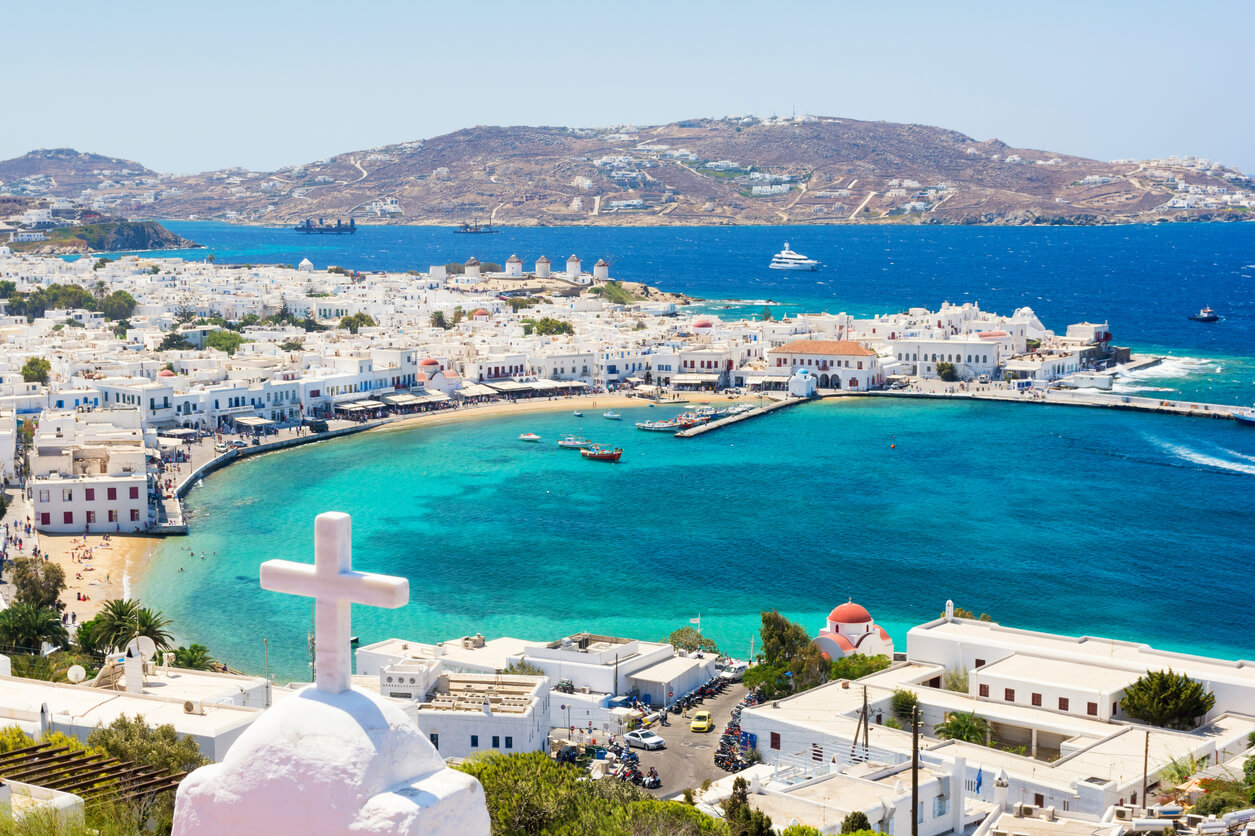 Mykonos: Vue depuis l’île de Mykonos dans les Cyclades Mykonos: Vue depuis l’île de Mykonos dans les Cyclades