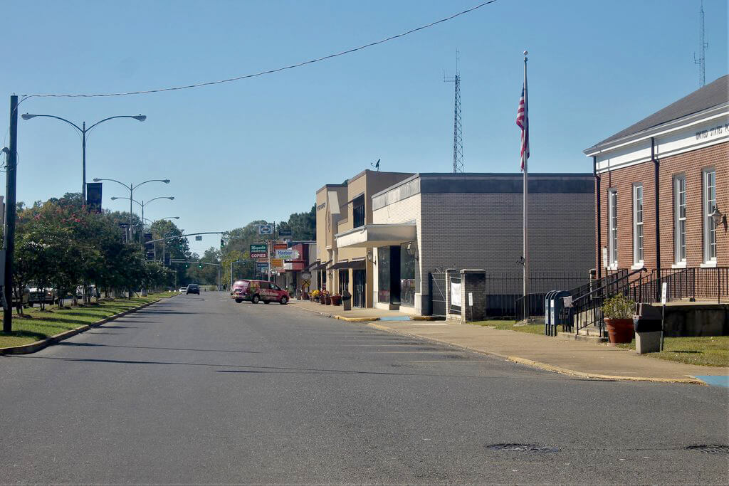 Oakdale :  Oakdale :