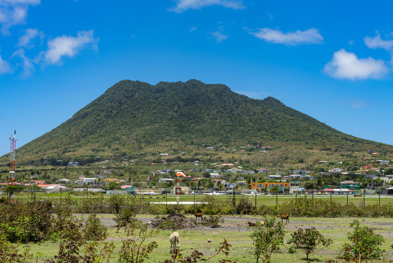 Sint Eustatius : Le volcan Quill à St-Eustache Sint Eustatius : Le volcan Quill à St-Eustache